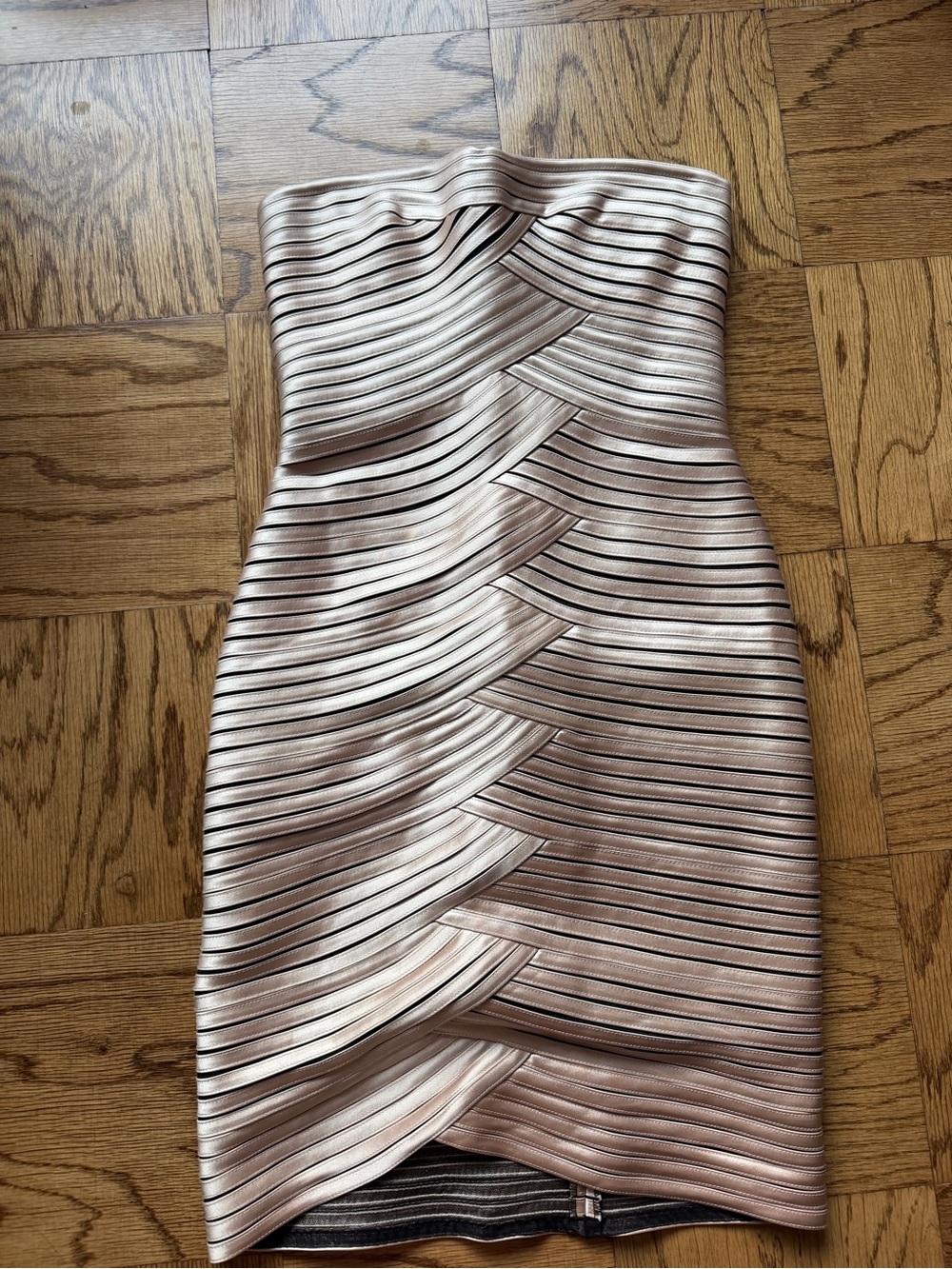 BCBGMAXAZRIA CHAMPAGNE SATIN BEVERLY STRAPLESS DRESS 8